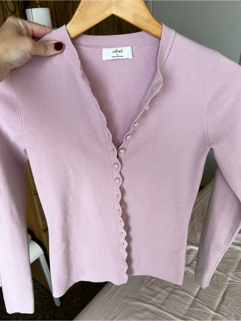 Aritzia Wilfred Scallop-Edge V-Neck Cardigan in Light Pink